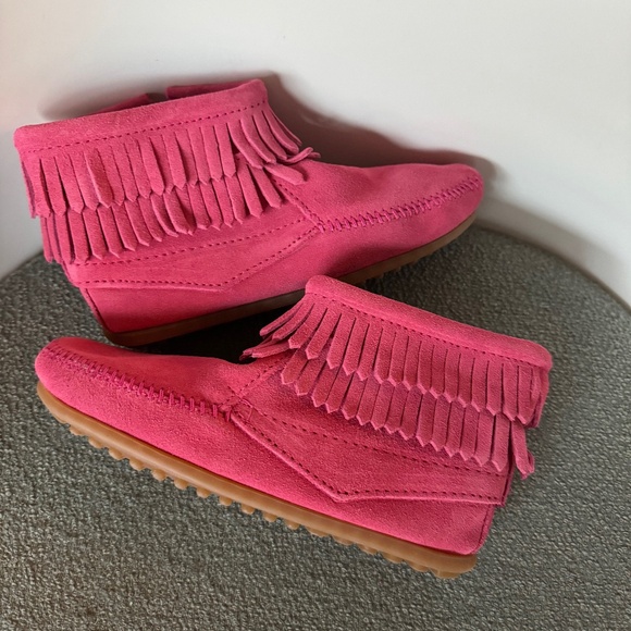 Minnetonka Pink Fringed Suede Booties - Picture 1 of 7